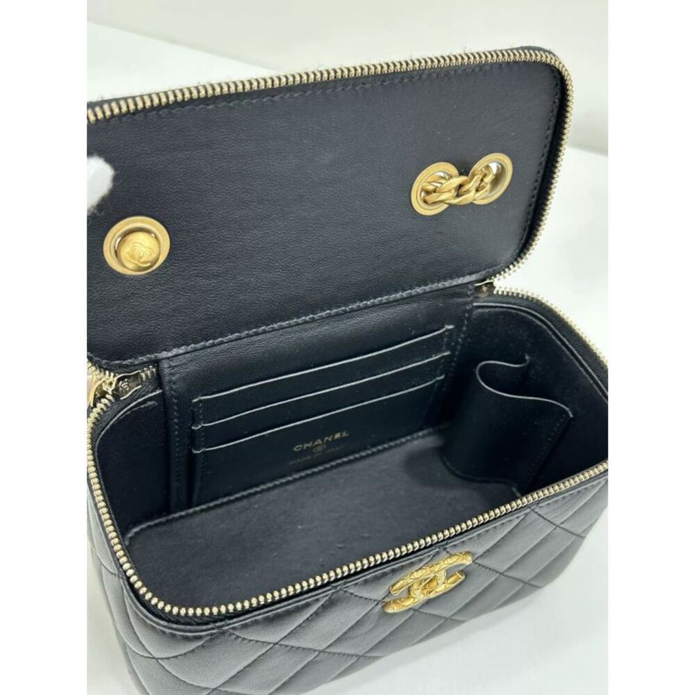 Chanel Women Pre-Loved Bag Very Good Condition - Picture 8 of 8